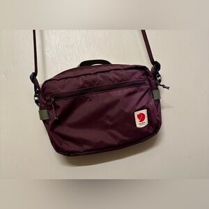 FJALLRAVEN High Coast Crossbody Bag — Purple/Green